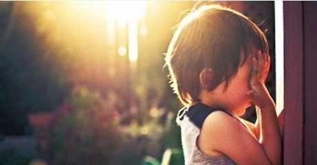 孩子有斜視常常被其他小孩欺負(fù)、起外號